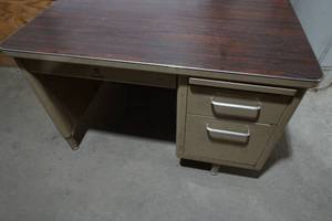 lot 227 image: metal desk