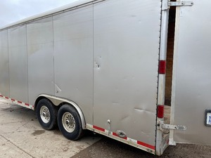 lot 1 image: 2007 Wells Cargo 20 Heavy Duty Tandem Axle Enclosed Trailer