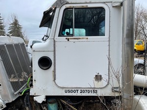 lot 5 image: 2002 Peterbilt 379 EXHD Semi Cab and Rear Axles For Parts Salvage