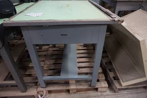 lot 43 image: Metal Framed Heavy Duty Drafting Table
