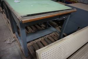 lot 44 image: Metal Framed Heavy Duty Drafting Table