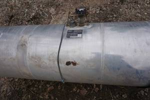 lot 5A image: Peterbilt Semi Passenger Side Split FuelHydraulic Oil Fuel Tank