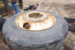 lot 197 image: 4 - Semi Tires and Rims