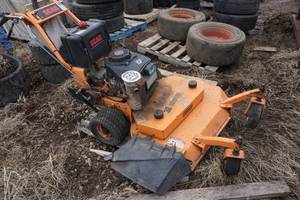 lot 204 image: Scag Advantage 36 Walk Behind Commercial Zero Turn Lawn Mower