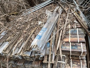 lot 243 image: Large Pallet of Oak Stakes