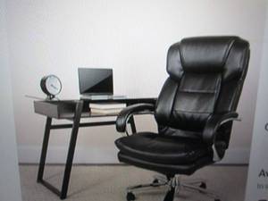 lot 42 image: flash furniture big and tall leathe...