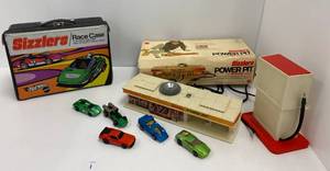 lot 1 image: Vintage 1970s HotWheels Redline Sizzlers And Power Pit