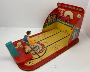 lot 6 image: Vintage Marx Tin Litho Mechanical Basketball Game
