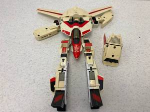 lot 26 image: Vintage Bandai 1985 Transformers G1 Jetfire Macross (Please Read Discription)