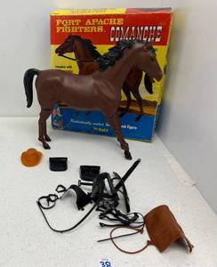 lot 38 image: Vintage Marx Brand Fort Apache Fighters Comanche Calvery Horse WOriginal Box and Accessories