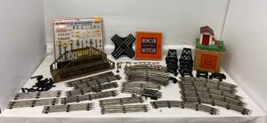 lot 39 image: Group Of Vintage Lionel Train Items And More
