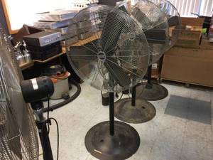 lot 39 image: Flow-Pro 30 High Velocity Pedestal Fan