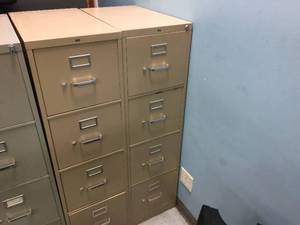 lot 29 image: HON 4 Drawer File Cabinet