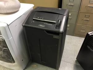 lot 28 image: Fellowes 425i Powershred Paper Shredder