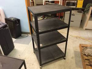 lot 15 image: Luxor 4 Tier Rolling Metal Cart