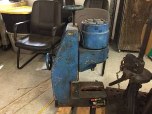 lot 14 image: Famco Machine Hydraulic Arbor Press