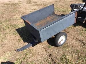 lot 3 image: Outdoor YardGarden Cart