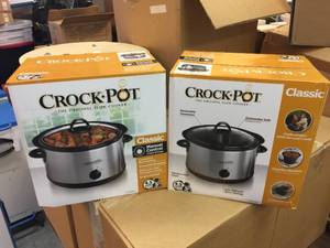 lot 102 image: 2 Crock-Pot Classic Cookers