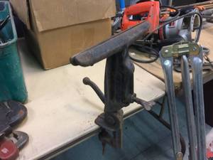 lot 143 image: Antique Saw Blade Sharpening Vise