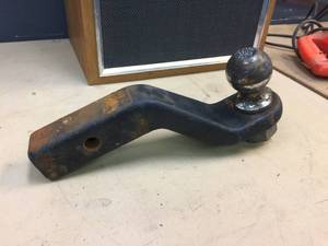 lot 172 image: 2 516 Trailer Tow Hitch