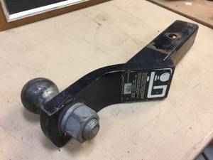 lot 173 image: 2 Trailer Tow Hitch