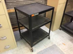 lot 187 image: Metal 3 Tier Rolling Cart