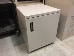 lot 195 image: Bretford Rolling Cube Cabinet