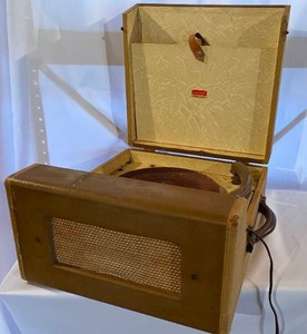 lot 70 image: Vintage Ultratone Record Player
