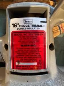 lot 75 image: Craftsman 16 Inch Bushwacker Hedge Trimmer Tool