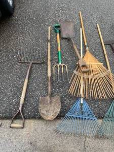 lot 85 image: Long Handled Tools
