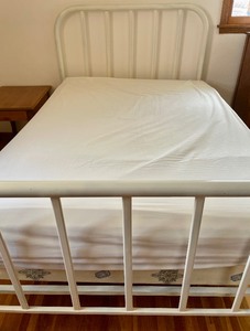 lot 8 image: FullQueen White Metal Bed Frame