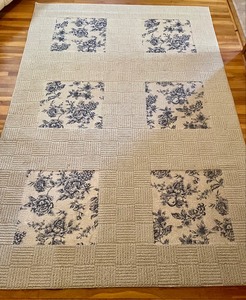 lot 11 image: Area Rug