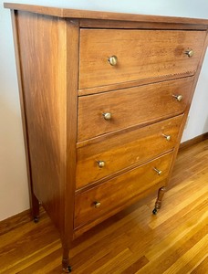 lot 6 image: Very Nice Vintage Chest of Drawers