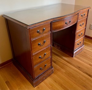 lot 19 image: Darling Vintage Desk with Glass Top