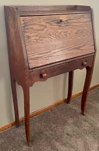 lot 18 image: Vintage Secretary Desk