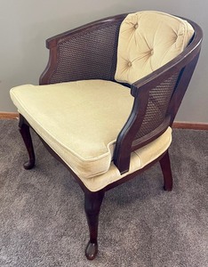 lot 24 image: Charming Vintage Chair