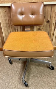 lot 31 image: 2 Vintage Office Chairs