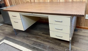 lot 98 image: Vintage Desk