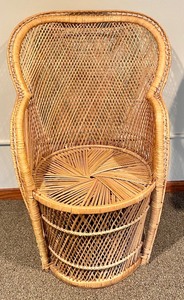 lot 91 image: Fun Wicker Chair
