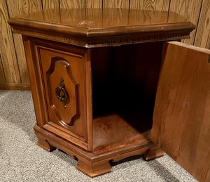 lot 103 image: Vintage End Table with Storage
