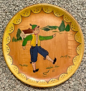 lot 115 image: Decorative Wooden Plates