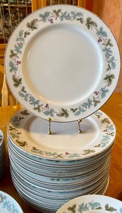 lot 122 image: Fine China Set by Vintage