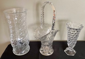 lot 136 image: Variety of Clear Glass Vintage Vases