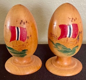 lot 128 image: 4 Sets of Unique Salt and Pepper Shakers