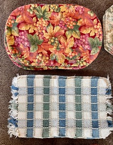 lot 160 image: Plethora of Placemats and Runners
