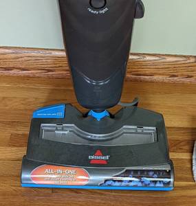 lot 175 image: Shark and Bissell Floor Cleaners