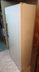 lot 178 image: Kenmore Upright Freezer