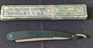 lot 180 image: Vintage Barber and Hair Tools