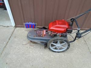 Wheeled fence line trimmer. Used condition. Tested & works. As shown.