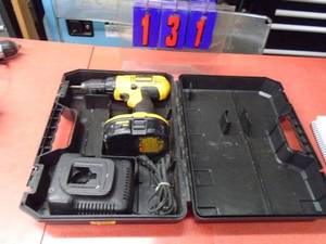 Dewalt 14.4 volt drill with battery & charger. Includes case. Tested & works. As shown.
